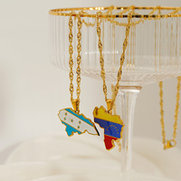 Collier Pendentif Femme en Acier Inoxydable Plaqué Or 18K avec Chaîne en Bambou et Carte Nationale Émaillée, Style Créatif et Tendance, Vente en Gros