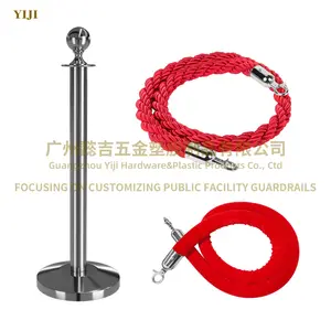 Trafic foule contrôle passerelle argent queue bollard tapis rouge velours corde poteaux stands post barrière stanchion - Product Image 1