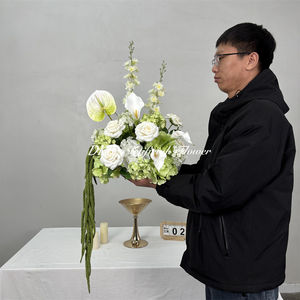 Centro de Mesa Romántico para Bodas con Flores de Seda Realistas - Blanco y Verde para Eventos y Decoración de Regreso a Clases - Product Image 3