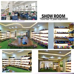 Chaussures de football pour hommes en PU à imprimé dégradé blanc et noir, semelle intermédiaire en caoutchouc, vente en gros - Product Image 5