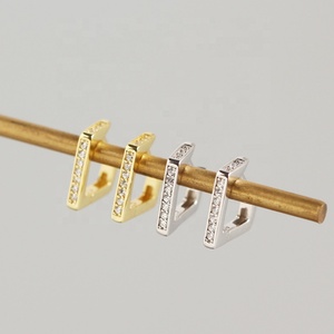 YHE0213 925 <span class=keywords><strong>plata</strong></span> esterlina rombo triángulo circón CZ cristal Huggies <span class=keywords><strong>aros</strong></span> 2025 Piercing lujo Pendiente joyería Rock Punk - Product Image 3