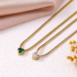จี้รูปหัวใจประดับพลอยสีเขียว สร้อยคอชุบทอง 18K แบบโซ่ลายงู สไตล์คลาสสิก เหมาะสำหรับทุกเพศ ใส่ได้ทุกวัน - Product Image 6