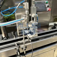 Machine de remplissage automatique à piston servo contrôlée par PLC pour bouteilles d'eau/miel/jus/huile/plastique, matériau SUS304