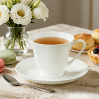Ensemble tasse et soucoupe à thé arabe en forme de fleur, tasse à thé et assiette turques élégantes en porcelaine fine