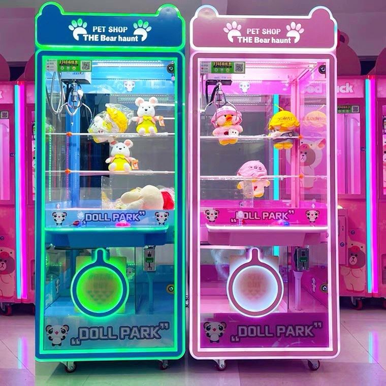 ラッキーピンククレーンクローマシン賞のおもちゃ自動販売機