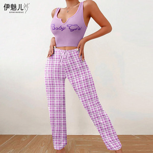 Conjunto de ropa para estar en casa de estilo europeo y americano para mujer, con chaleco, pantalones a cuadros con bloques de color y top con estampado de letras. - Product Image 4