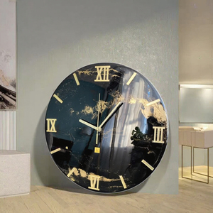 Horloge murale moderne en résine, ronde, décorative, avec chiffres romains dorés, pour salon, chambre, bureau et restaurants - Product Image 3