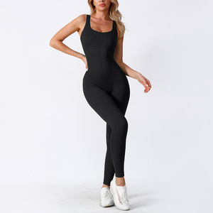 Monos deportivos de fitness personalizados Ropa de yoga sin costuras de color sólido con almohadilla en el pecho y pantalón roscado Mono de punto - Product Image 2
