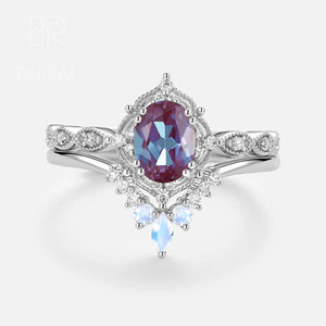 Bagues de fiançailles de luxe en alexandrite de laboratoire taille ovale, en argent 925 personnalisé, avec moissanite bleue, ensemble de bagues de mariage pour couple, bijoux fins pour femme - Product Image 1