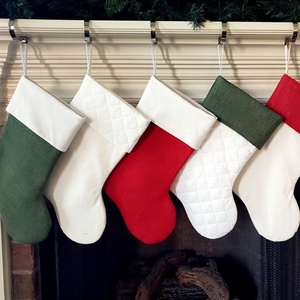 Chaussettes de Noël en velours rouges personnalisées avec logo brodé, sublimation, pour enfants, décorations de Noël, vente en gros - Product Image 1