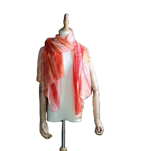 Bufanda de Lujo para Invierno, Tejida en Jacquard, de Lino y Seda, 70x180cm, con Tacto Cálido y Estampado - Product Image 1