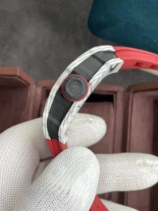 Reloj deportivo universal de acero inoxidable y fibra de carbono de diseño de alta gama para hombre y mujer, con un toque moderno y logotipo personalizado. - Product Image 2