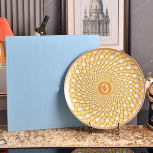 Vente à prix réduit de plaques de service rondes en porcelaine fine de luxe européenne de haute qualité, écologiques, de 16 pouces - Product Image 3