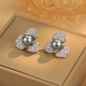 Boucles d'oreilles en argent S925 avec aiguille en cuivre perlé, élégantes, au tempérament raffiné, sensation haut de gamme, tendance nouvelle, motif géométrique vintage, incrustées de zircon - Product Image 3