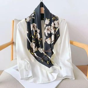Écharpe en satin de luxe à pois imprimés style dessin animé pour femme - Grande écharpe carrée de 35 pouces pour cheveux, emballée en cadeau - Product Image 3