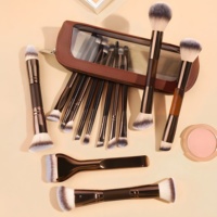 Lot de 16 pinceaux de maquillage professionnels double embout avec éponges et houppettes, poils synthétiques, manches métalliques, sac cadeau de luxe personnalisé