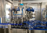 Machine de mise en conserve isobare automatique pour bière, 18 têtes, remplisseuse à contre-pression pour boissons gazeuses, ligne de scellage de canettes en aluminium