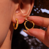 Pendientes de Aro Circulares Trenzados, Estilo Minimalista y Moderno, Chapados en PVD con Oro Real de 18K, Pendientes de Moda