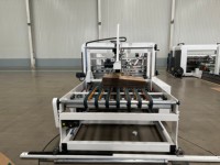 Plieuse-colleuse automatique de carton pour boîtes en papier, machine de pliage et de collage automatique de boîtes