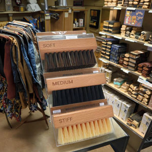 Cepillo de Limpieza para Zapatos y Tenis con Mango de Madera Barnizada, Cerdas Suaves, Medias y Rígidas, Suministro de Fábrica, Paquete con Caja - Product Image 6