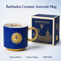 Tasses en céramique souvenir des Caraïbes Barbade avec badge métallique en relief motif trident pour tasse à café en porcelaine, personnalisable OEM ODM, vente en gros