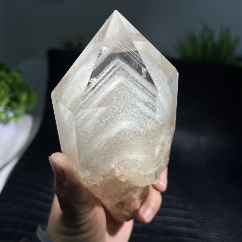 Tour de cristal fantôme de montagne en argent en couches