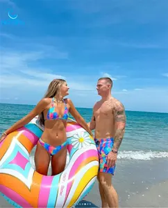 Benutzer definierte Paar passende Bade bekleidung Sweet Couple Beach wear OEM Matching Printed Badeanzug Damen rock Classic Bikini Herren Trunks