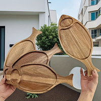 Plateau de service unique en bois d'acacia en forme de poisson avec compartiment à sauce, assiette à fruits divisée, cadeau écologique pour la maison et la cuisine