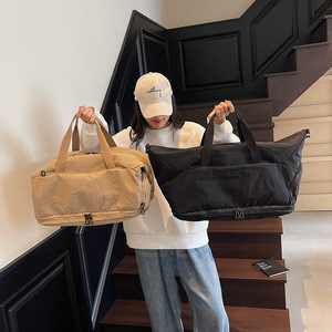 Sac de voyage pliable ultra-léger de style européen avec logo personnalisable, sac de sport avec poche à chaussures - Product Image 1
