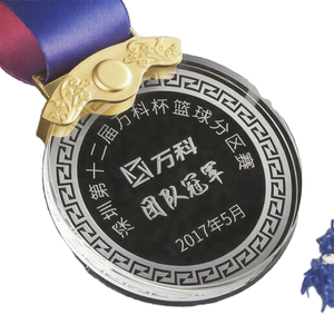 स्कूल प्रतियोगिता स्मारिका के लिए कस्टम लेजर उत्कीर्ण पदक हार सिल्वर गोल्फ बॉल मार्कर पदक - Product Image 1