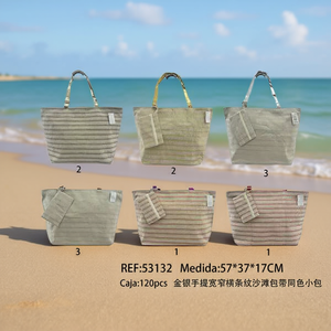 Sac de plage rayé or et argent 57x37x17 cm avec poignées larges et étroites et petit sac assorti - Product Image 3