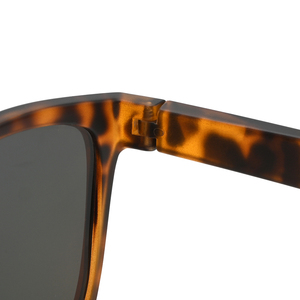 Lunettes de soleil de haute qualité avec monture blanche en TR90, verres polarisés, logo imprimé, style streetwear, pour une utilisation en extérieur, fabriquées en Chine - Product Image 4