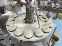 Machine de remplissage semi-automatique pour tubes en aluminium de cosméceutiques et pommades, machine rotative de remplissage et de sertissage pour tubes de colle et adhésifs