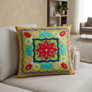 Vente en gros de housse de coussin décorative carrée verte brodée à la main avec le dernier design - Product Image 3