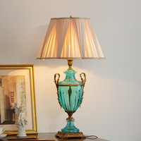 Lampe de table en laiton moderne haut de gamme d'inspiration européenne tout en cuivre Villa Palace Design AC Power Trophy Shape for Living Room
