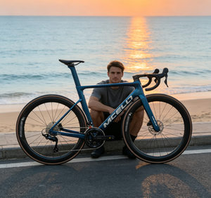 Bicicleta de Carretera Aero de Carbono Azul Personalizada con Frenos de Disco Planos, Bicicleta de Carreras para Hombre 700C, Talla 58cm - Product Image 1
