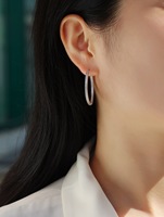 Grandes boucles d'oreilles créoles en argent sterling 925 avec moissanite pour femme, serties de moissanites en éternité à griffes partagées