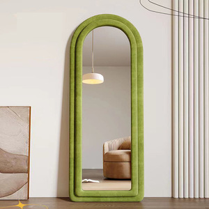 <span class=keywords><strong>Miroir</strong></span> sur pied en tissu flanelle pleine longueur, forme arquée irrégulière, pour chambre et hôtel, fourni directement par l'usine - Product Image 1