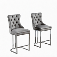 Ensemble de 2 tabourets de bar modernes en velours, dossier capitonné, garniture à rivets, base en métal chromé, chaises de salle à manger grises