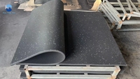 Dalles de caoutchouc à pois noirs 10mm 15mm 20mm EPDM recyclé pour sol de salle de sport