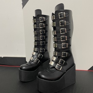 Stivali da Donna in Pelle <span class=keywords><strong>con</strong></span> <span class=keywords><strong>Zeppa</strong></span> e Fibbia <span class=keywords><strong>a</strong></span> Cintura, Nuova Collezione Autunno Inverno 2021, <span class=keywords><strong>con</strong></span> Amore in Metallo, Paillettes e Taglie Forti - Product Image 5