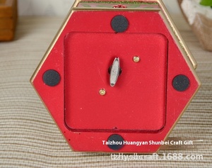 Caja Musical Mecánica de Madera de 32 cm con Diseño de Cascanueces, Adorno para Sala de Estar - Product Image 2
