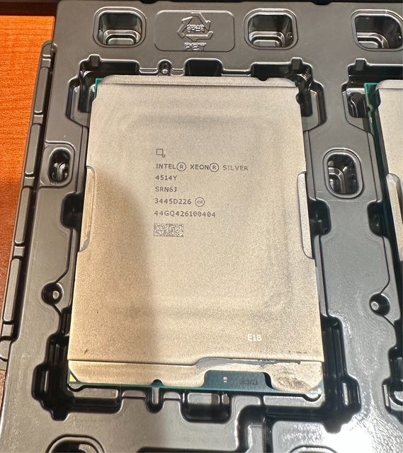 For Intel Xeon Silver 4514Y 16Cores 32T 30M Cache 2.0Ghz 3.4Ghz LGA4677 DDR5 150W Server CPU for Data Centers and Servers