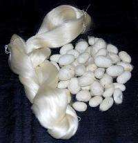 Venta caliente 100% Pupa de gusano de seda orgánica Durable y transpirable Comida de hotel Edredones de seda congelada de Vietnam - Product Image 6