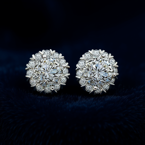 Orecchini a lobo E2000 in oro bianco con diamanti taglio brillante rotondo, montatura a griffe, a forma di fiore, gioielli classici da donna - Product Image 2