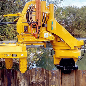Hincadora hidráulica para pilotes de chapa con sistema de bombeo para instalación de barreras viales - Product Image 1