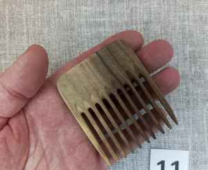 Peine para el cabello de madera hecho a mano, accesorio para el cuidado del cabello respetuoso con el medio ambiente, ligero y elegante - Product Image 6