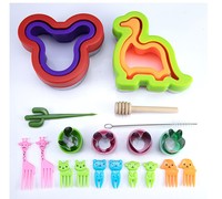 Terlaris Set Pemotong Kue Set Pemotong Sandwich dan Penyegel Berbagai Bentuk Pemotong Buah dan Tusukan Makanan Set