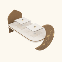 Collection Ramadan 2027 : Ensemble de plateaux en acrylique avec plateau enveloppé de cuir, deux boîtes en acrylique, poignées dorées et supports latéraux en forme de croissant