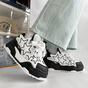 Baskets Audacieuses Tendance pour Hommes Noir et <span class=keywords><strong>Blanc</strong></span> avec Détails Étoile Chaussures de <span class=keywords><strong>Jogging</strong></span> Compensées Augmentant la Hauteur Streetwear Décontracté en Maille - Product Image 2